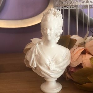 Marie Antoinette Bust Statue